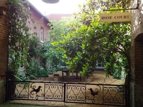 B&b rose court