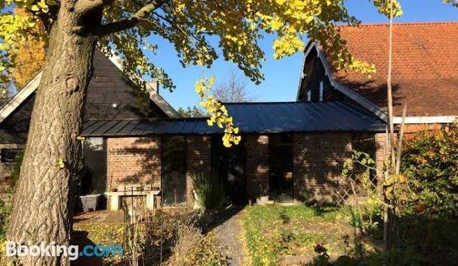 Het huis achter de linden