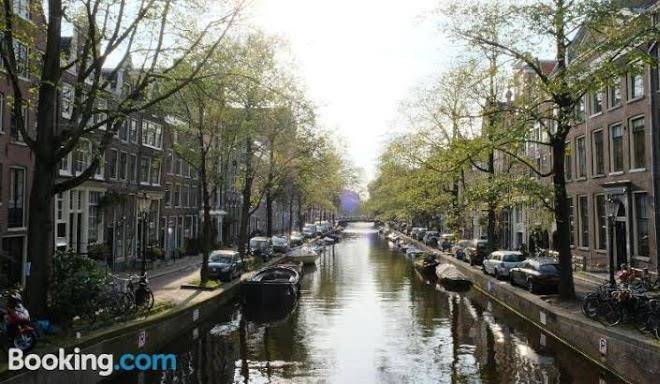 Bed and breakfast la vie en roos amsterdam
