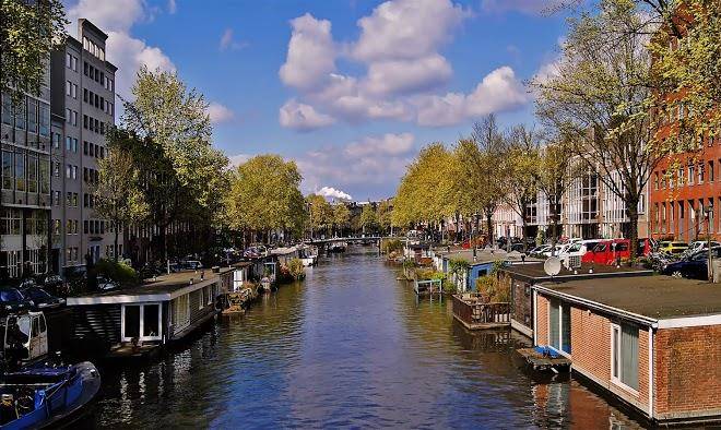 House boat hotel Amsterdam
