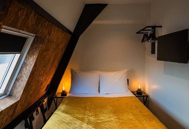 Ph hotel de entree amsterdam bv