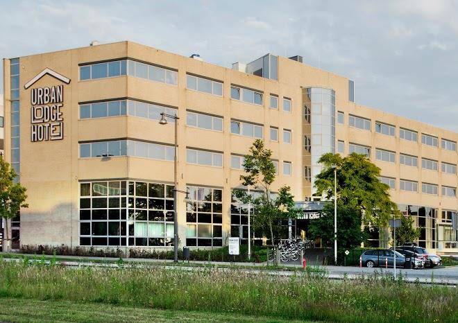 Urban lodge hotel