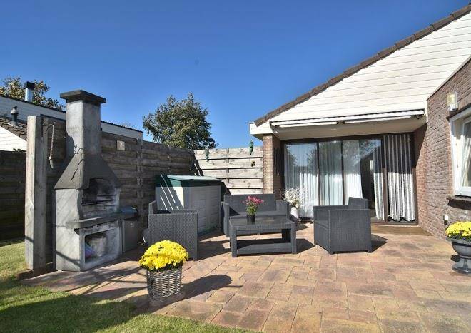 Splendid holiday bungalow at the edge of egmond aan den hoef