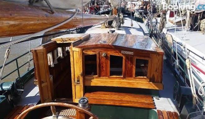 Tjalkjacht pelikaan enkhuizen