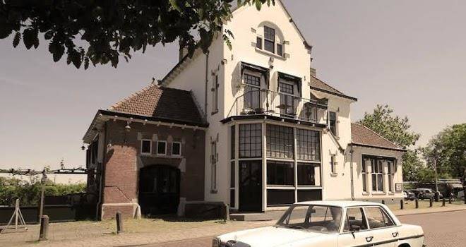 Het spoorhuis uithoorn