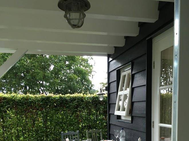 Gastenverblijf van het witte huis