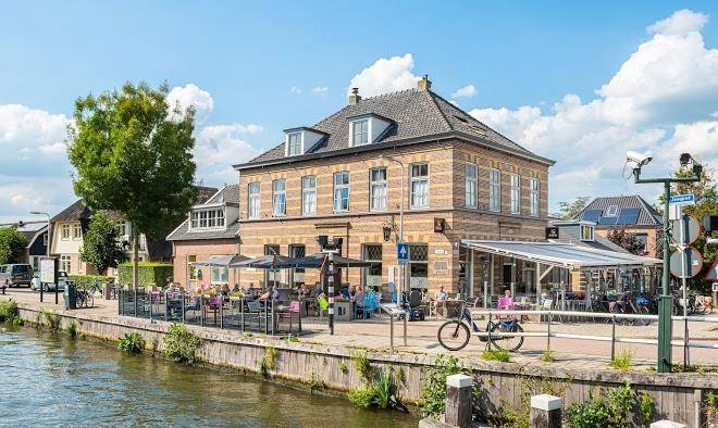 Hotel over de brug