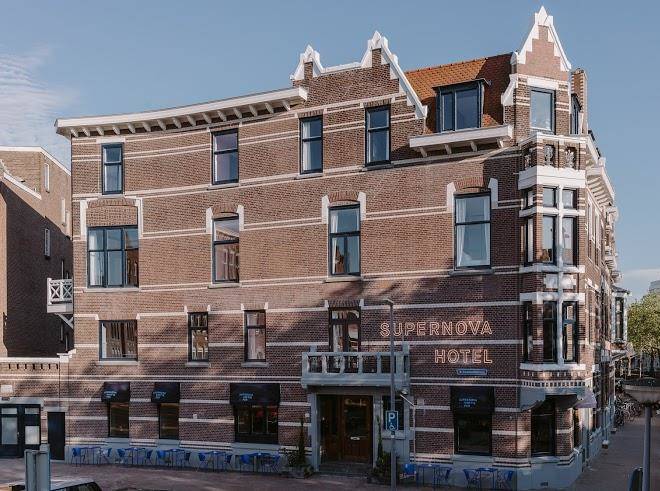 Supernova hotel