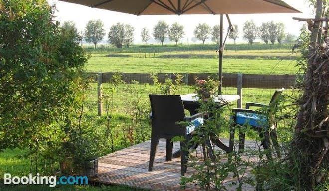 Broeks' Bed En Brood Image