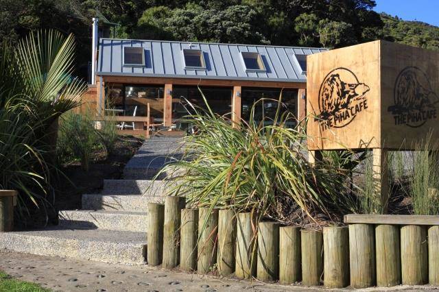 Te wahi ora women's retreat piha