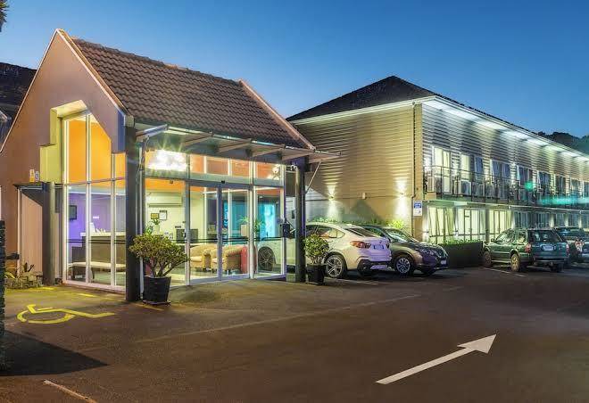 Best Western Newmarket Inn & Suites Image