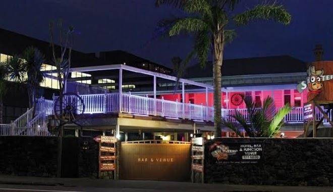 Shooters Saloon Bar Hotel & Cabins Image