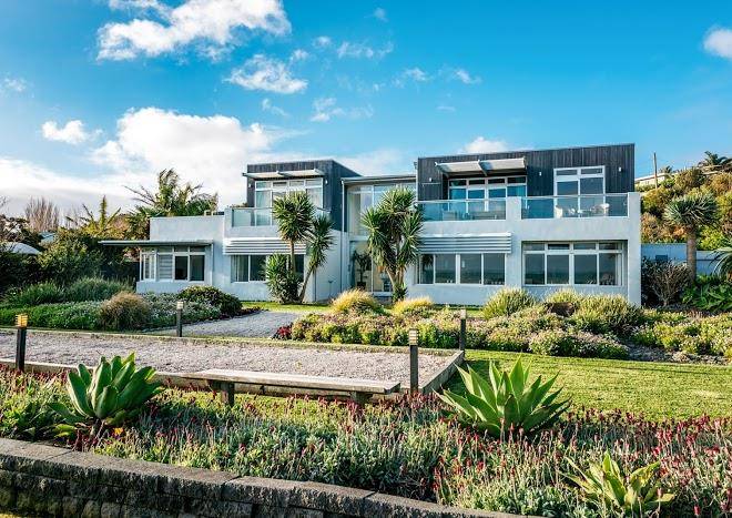 Waiheke waterfront lodge