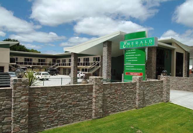Emerald spa motor inn