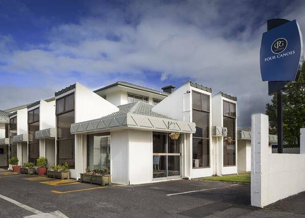 Four canoes hotel