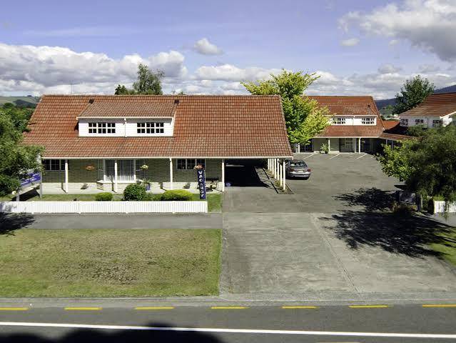 Midway motel