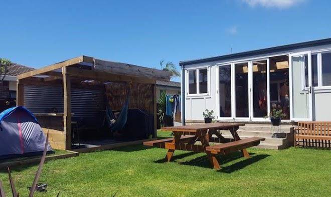 Apple tree backpackers