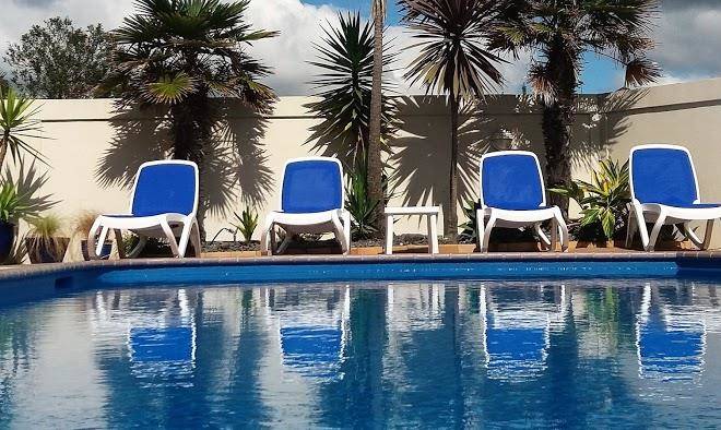 Bay palm motel