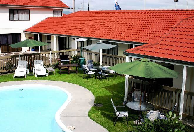 Summit motor lodge