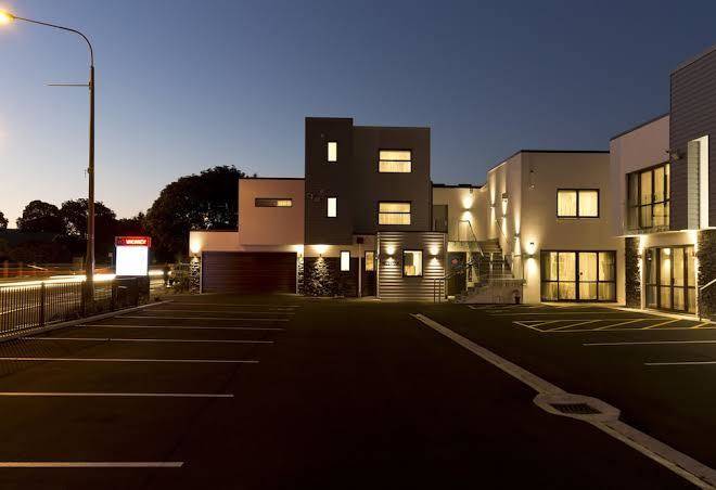 2 on whiteleigh motel