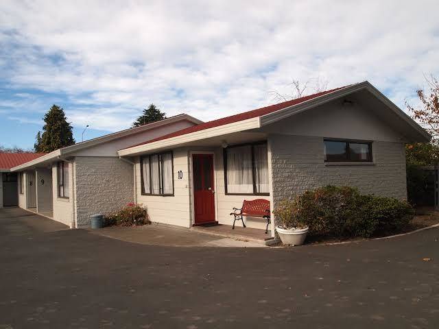 Airport lodge motel