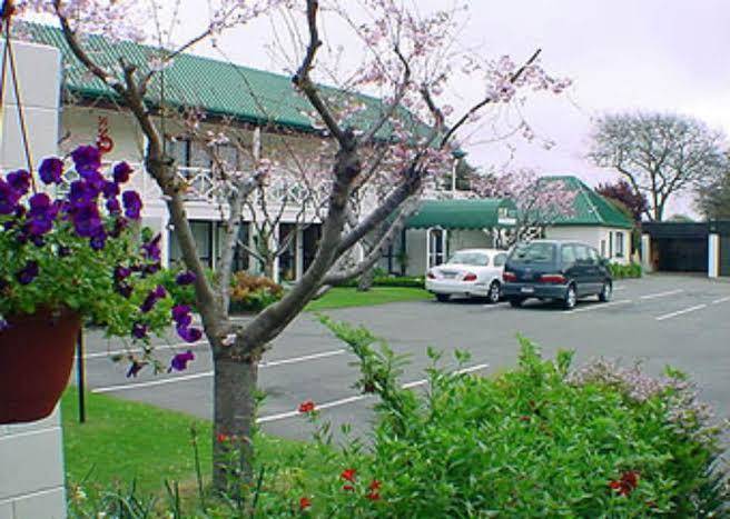 Raceway motel