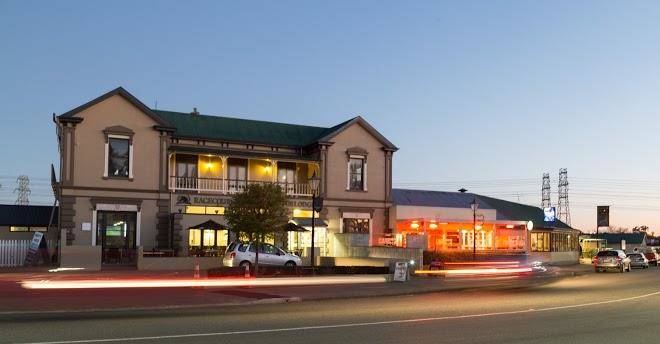 The racecourse hotel & motor lodge