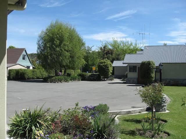 Four peaks motel