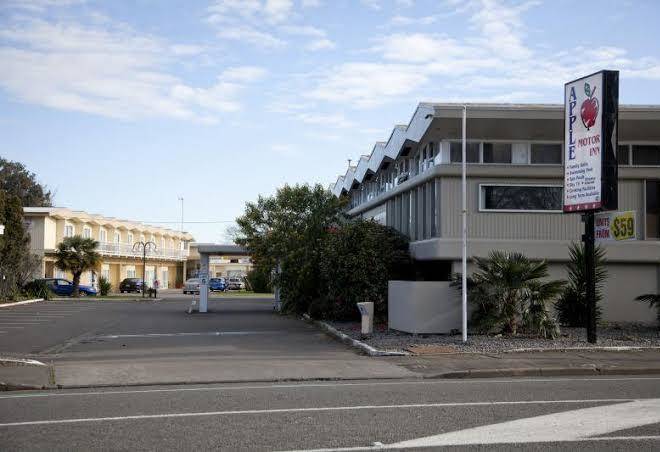 Apple motor inn