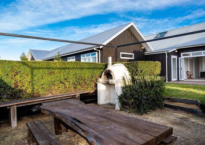 Lawn road retreat
