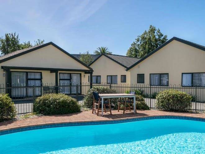 Ashleigh court motel