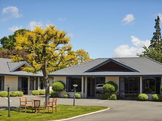 Centre court motel
