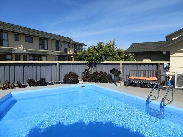 Colonial Motel Image