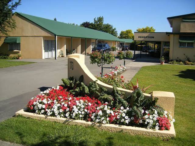 Commodore court motel