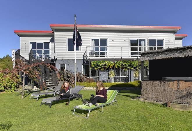 Tombstone Motel Lodge And Backpackers Image