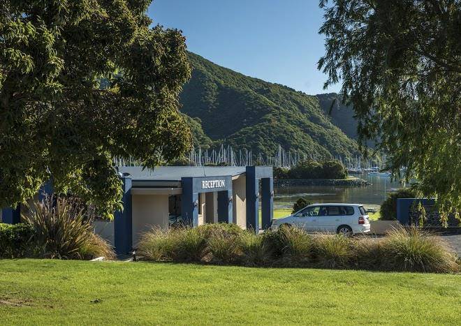 Bay vista waterfront motel
