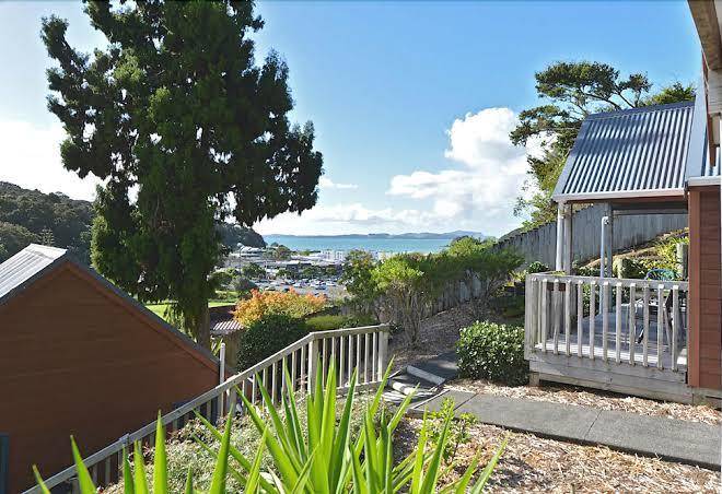 Bay cabinz motel