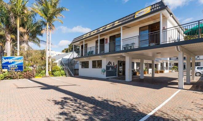 Outrigger motel
