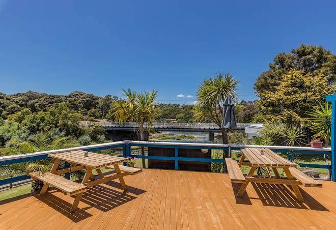 Riverside lodge paihia