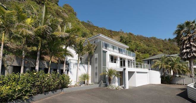 Sea breeze lodge b&b