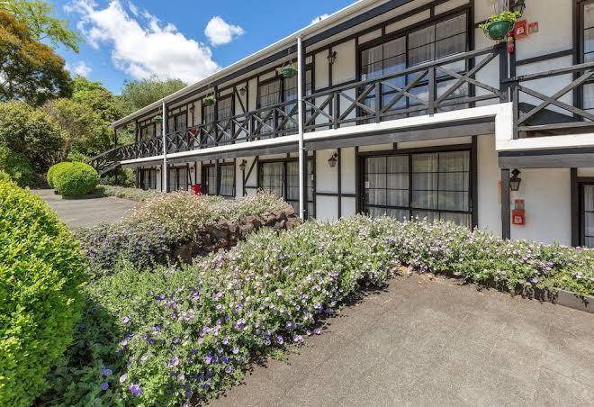 Kingswood manor motel