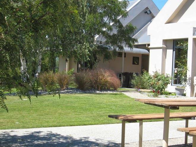 Hawkdun rise vineyard accommodation
