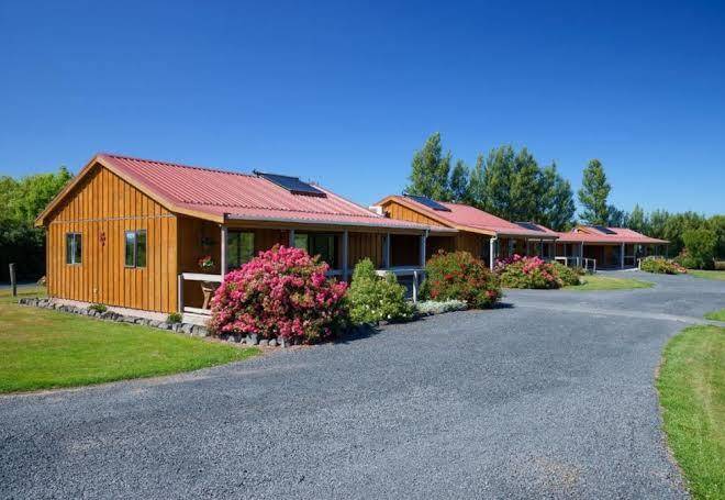 Longbourne lodge motel