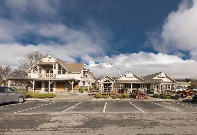 Bold peak lodge