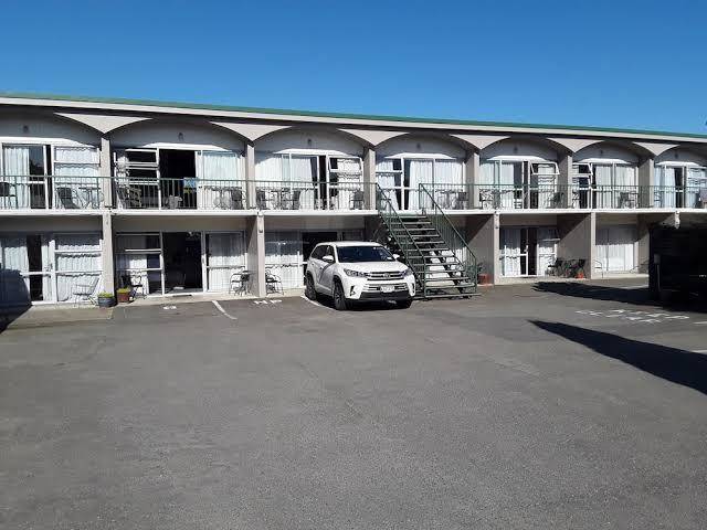 Midway motels
