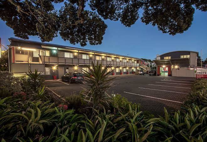 Landmark manor motel