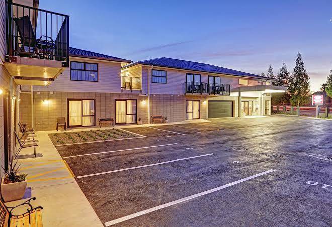 Bks premier motel hamilton