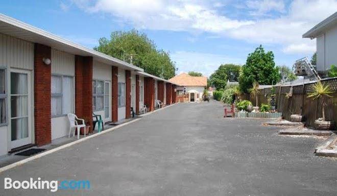 Manhattan lodge motel