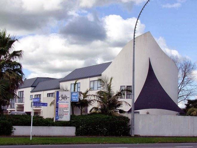 Sails motor inn