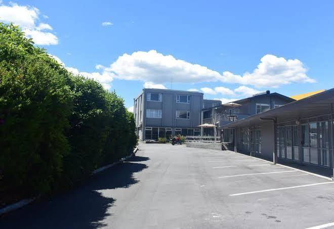 Absolute lake view motel